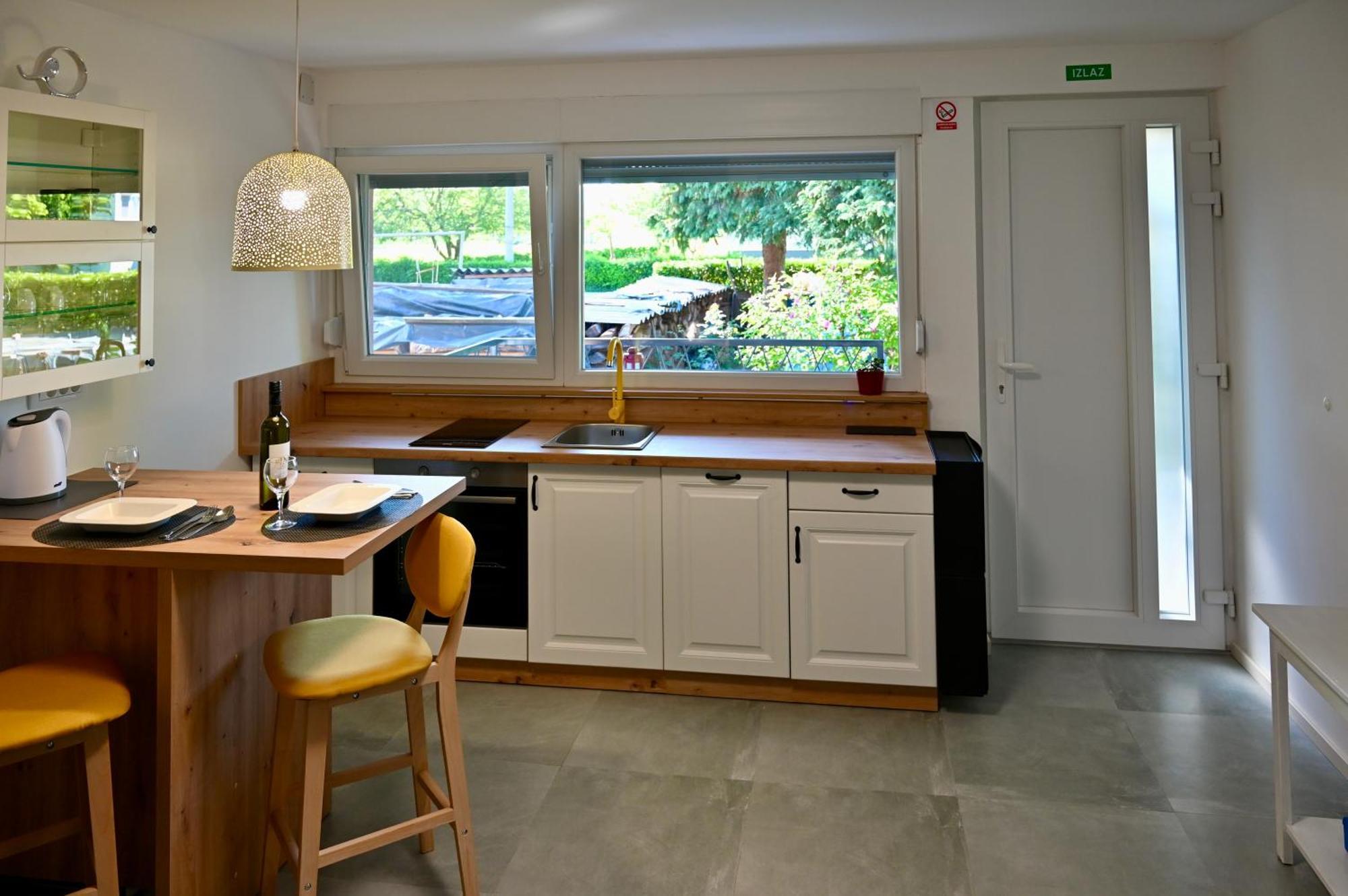 Studio Apartman Una -Self Check In,Free Parking Karlovac Bagian luar foto